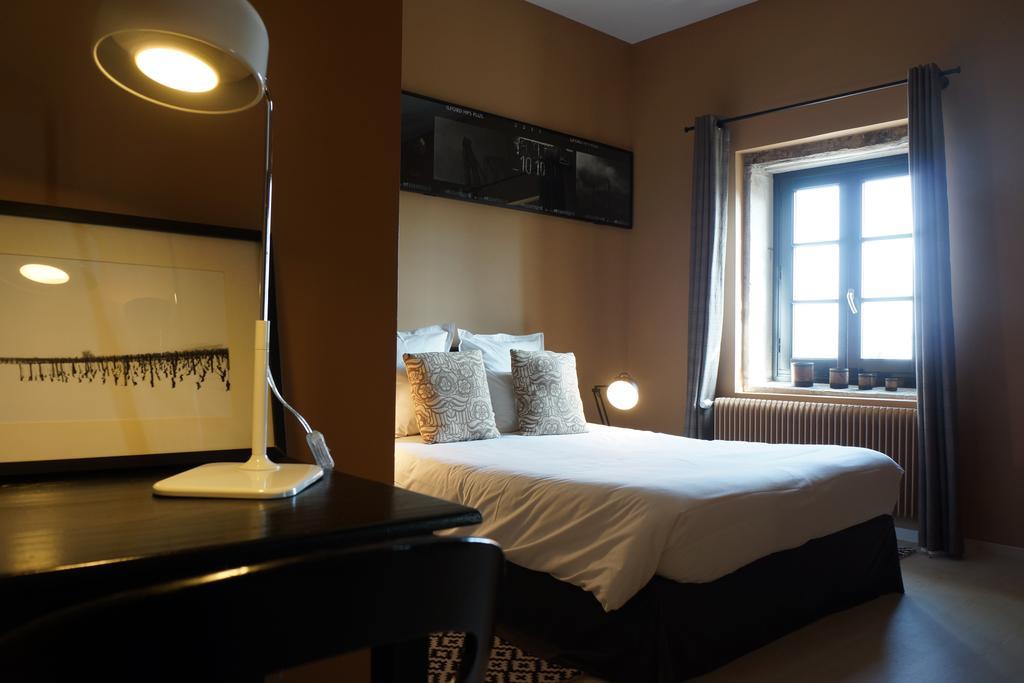 Hotel Courtille De Solutre Room photo